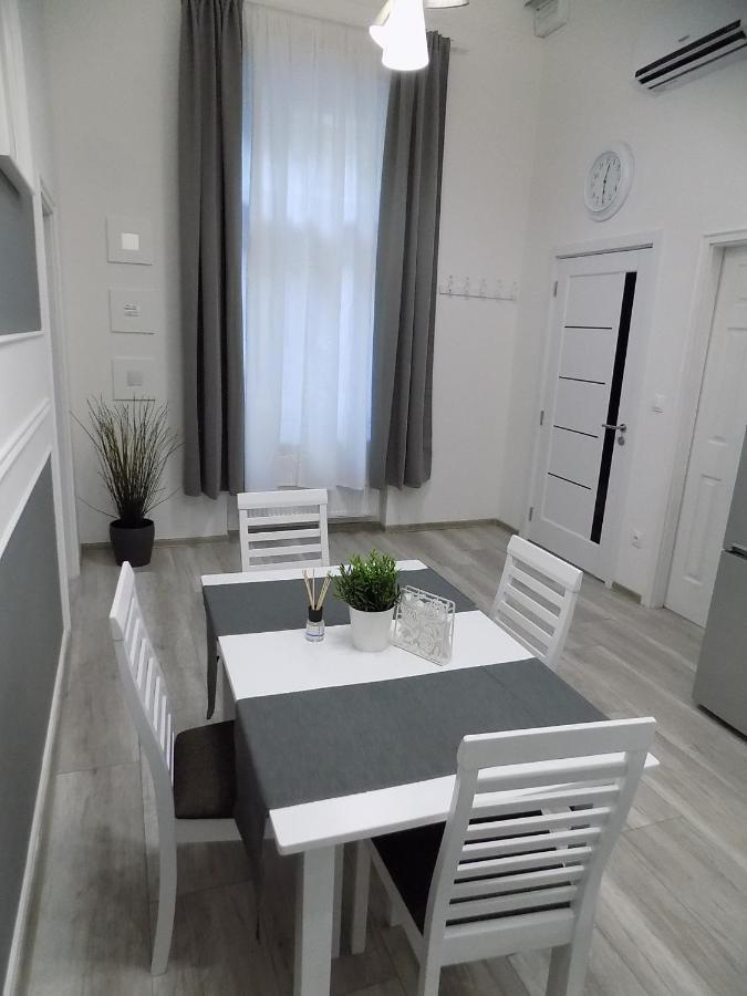 A10 Alkotmany B Apartment Budapest Exterior foto