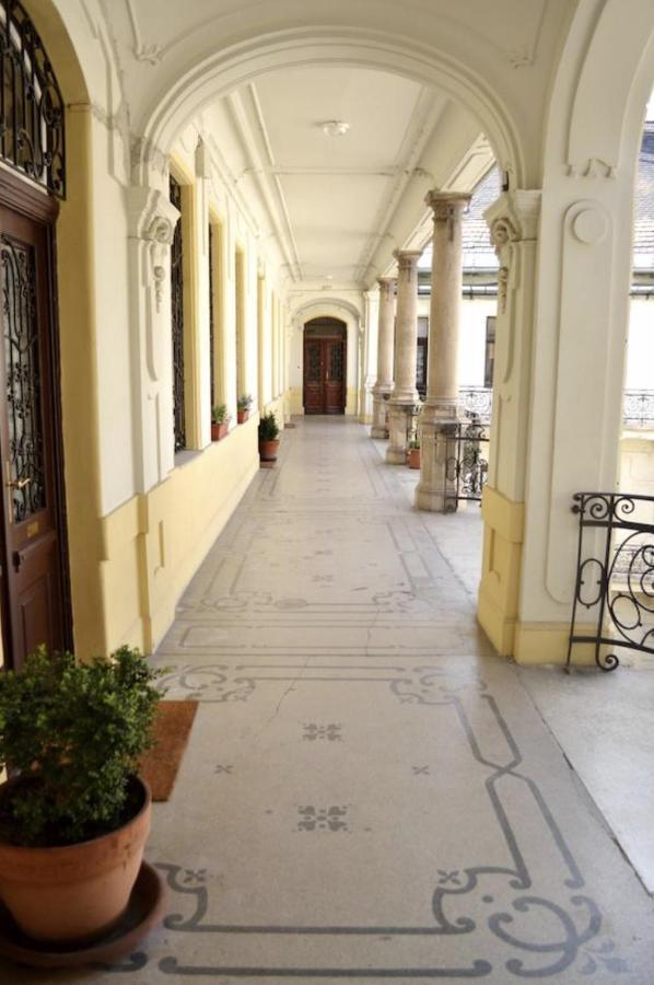A10 Alkotmany B Apartment Budapest Exterior foto